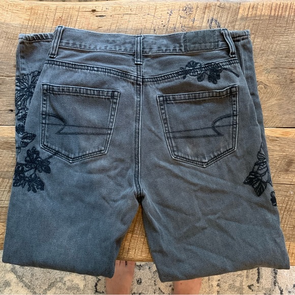 Black Floral American Eagle Jeans🖤 - Picture 2 of 4